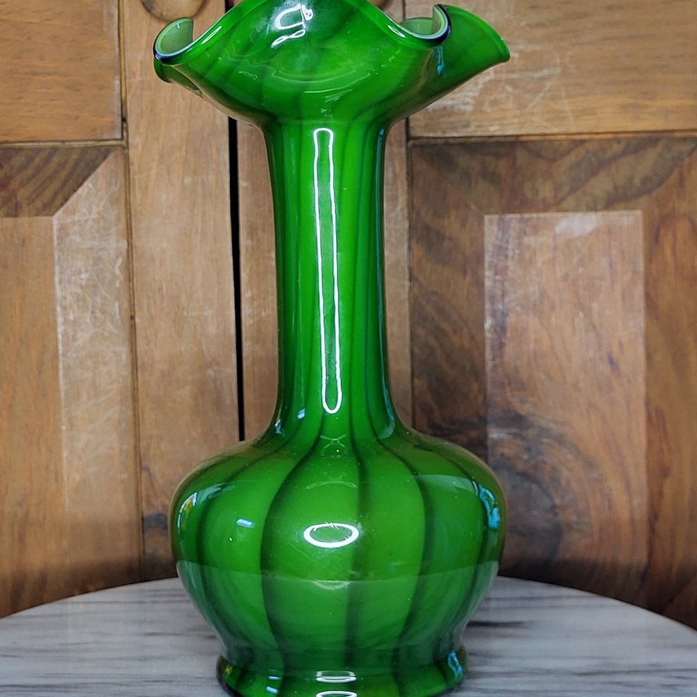 Green Glass Vase - Picture 4 of 11